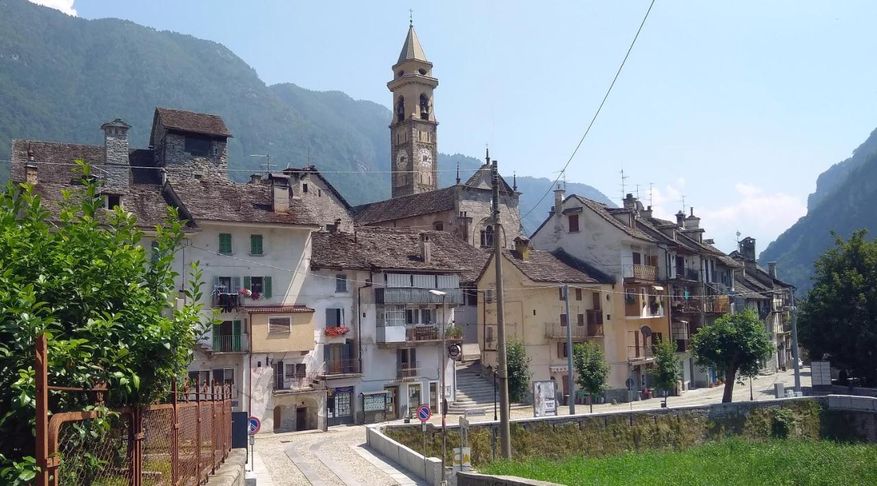 Casa Vacanza In Tipico Chalet Di Montagna Villa Varzo Eksteriør billede