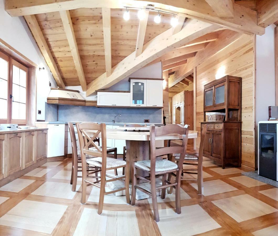Casa Vacanza In Tipico Chalet Di Montagna Villa Varzo Eksteriør billede